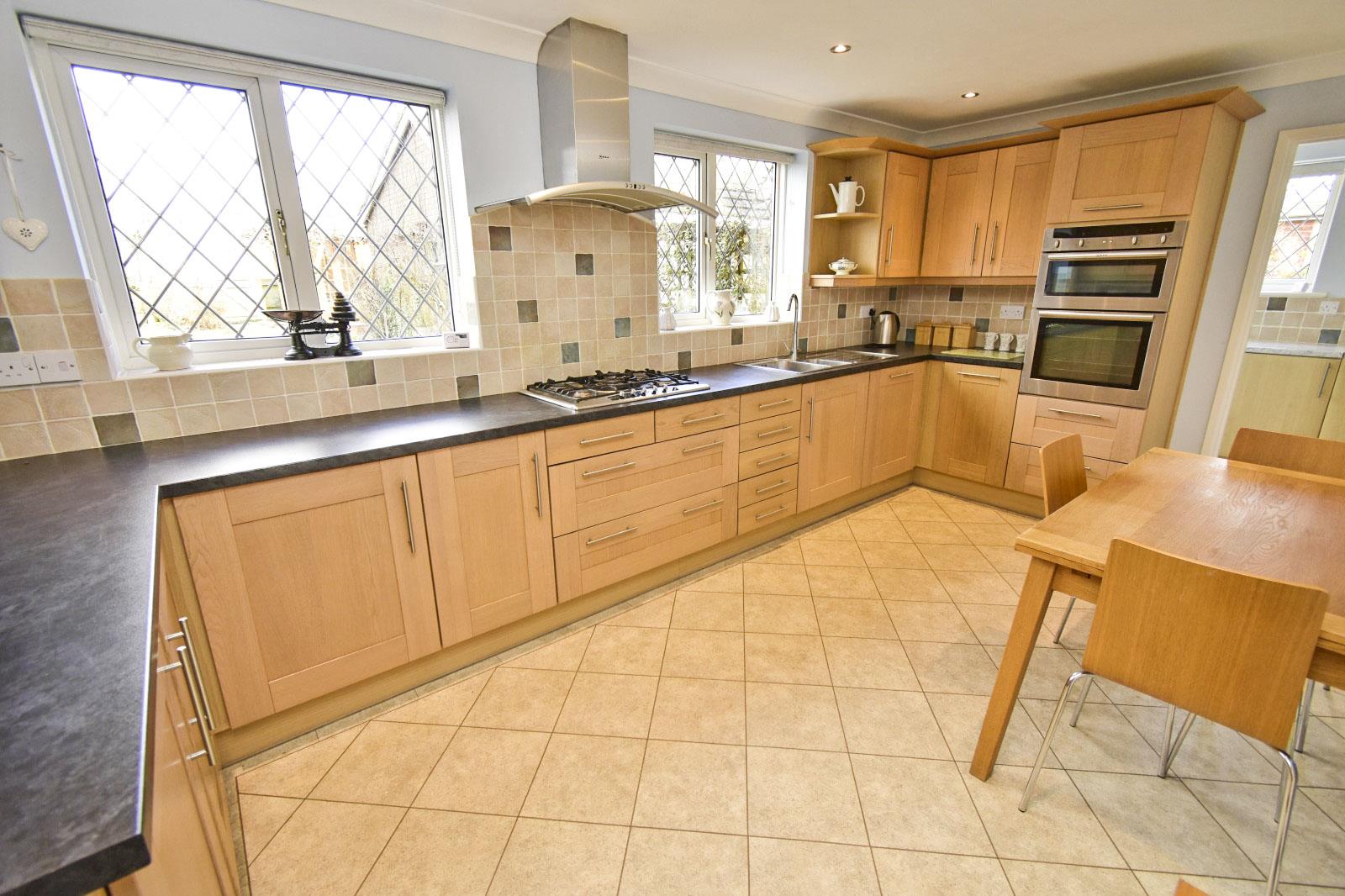 A KITCHEN 1.JPG